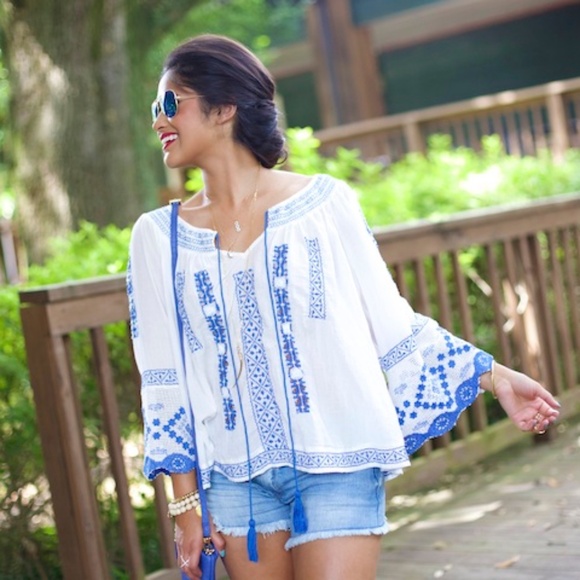 Free People Tops - Beautiful rare top bohemian white and blue embroidered design. Can be worn off s